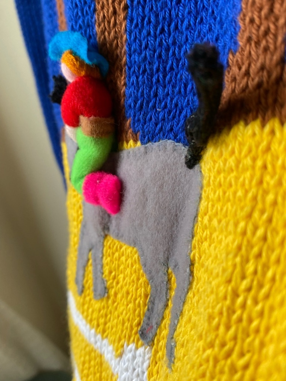 Horseriding themed 3D knit cardigan - Picture 8 of 15
